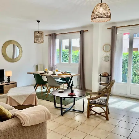 Les Bleuets Yourhosthelper *