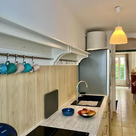 Les Bleuets Yourhosthelper *