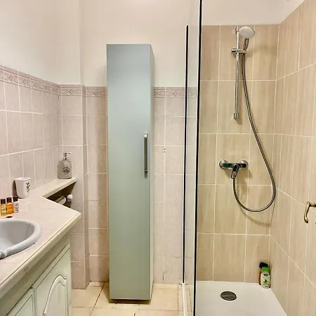 Les Bleuets Yourhosthelper *